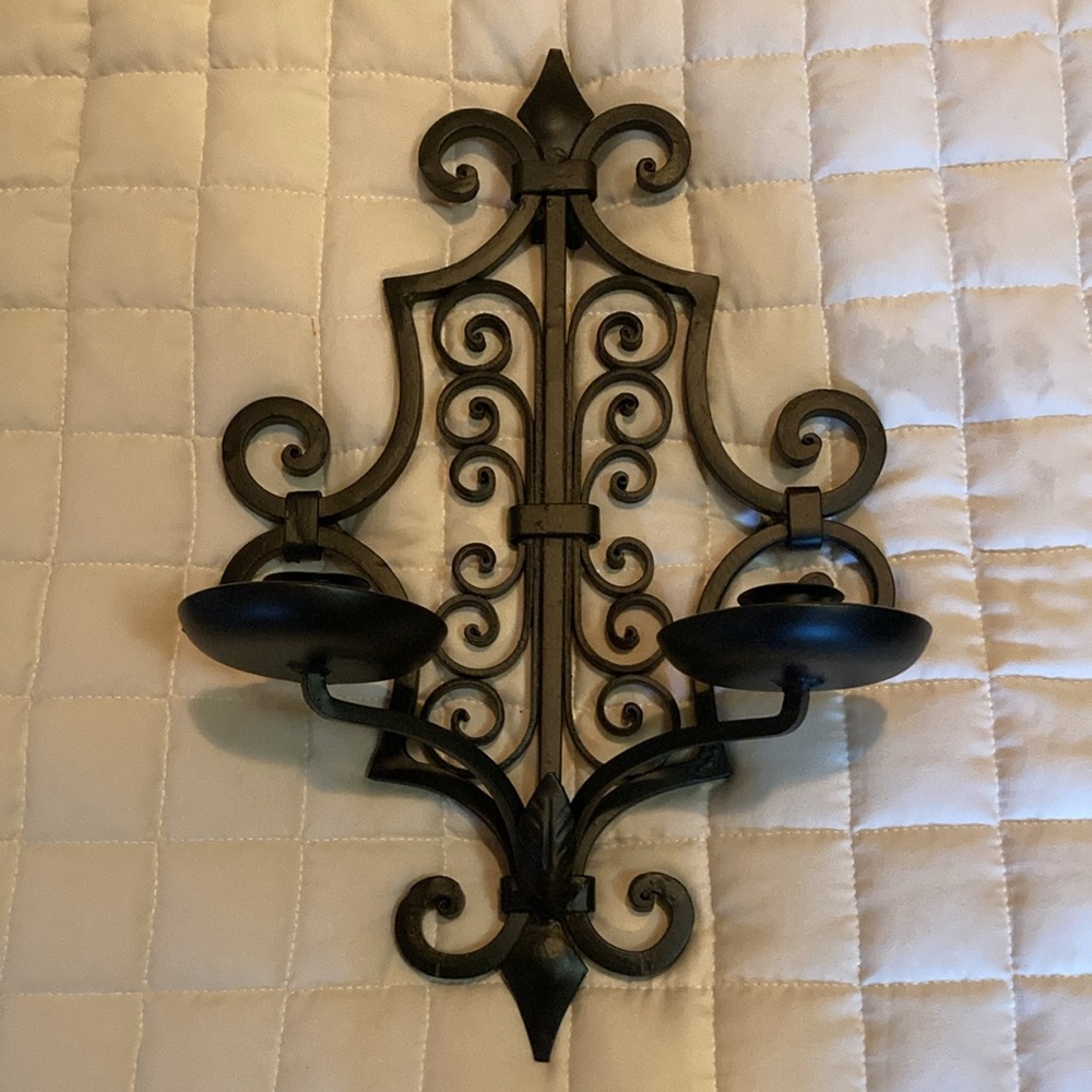 Elegant Black Metal Wall Sconce